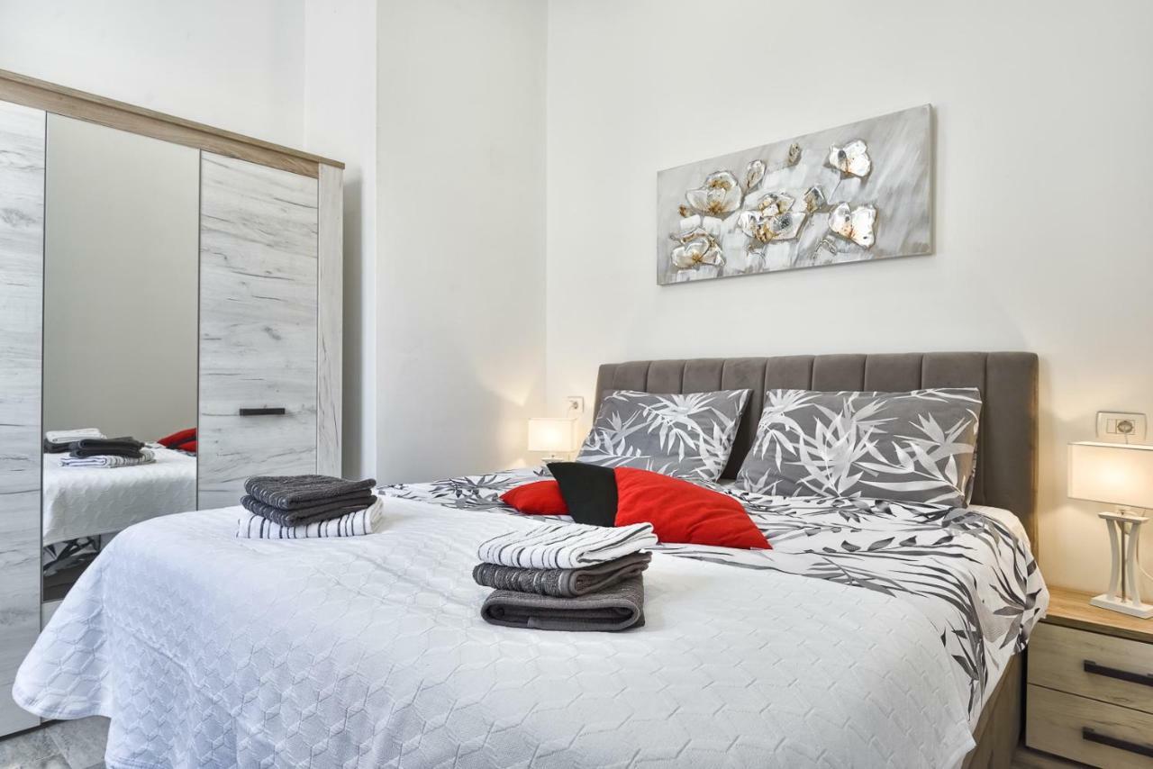Apartment 20M From Arena Pula Exterior photo